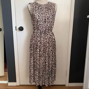 H&M Dress Medium Animal Print Pleated Midi